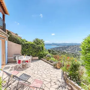 Vue Exceptionnelle à Saint-clair Pour 5 Personnes Le Lavandou